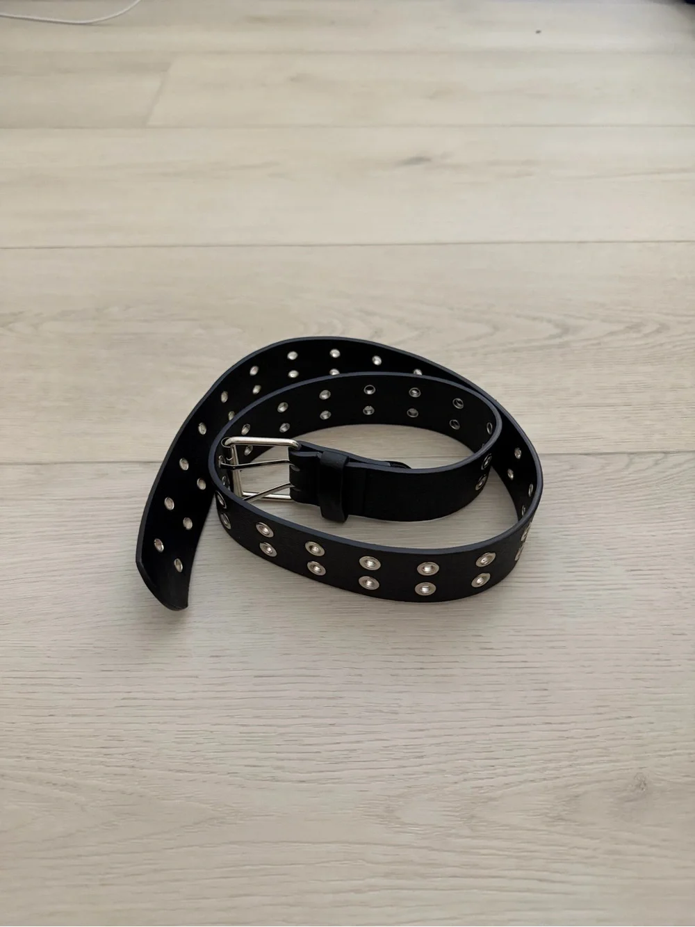 Brandy Melville black/silver belt